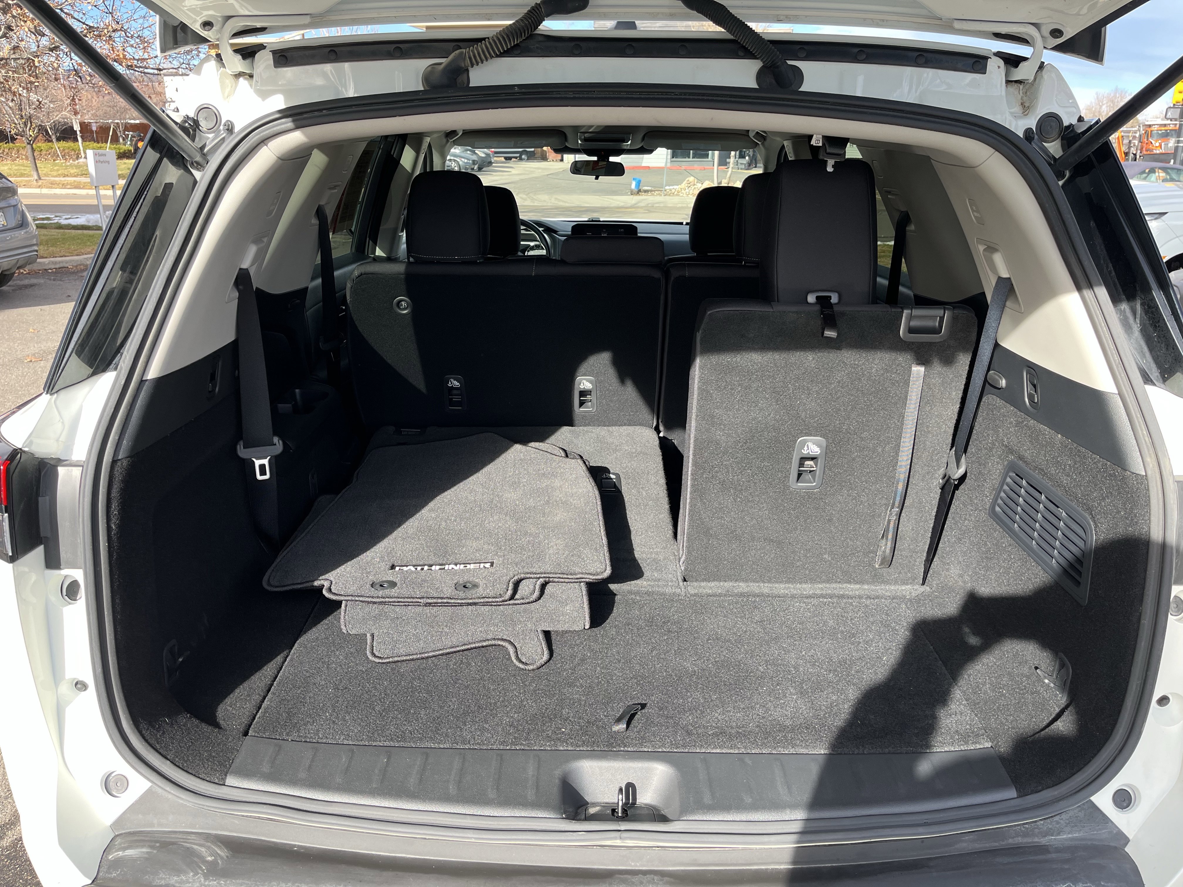 Used 2024 Nissan Pathfinder S image 30