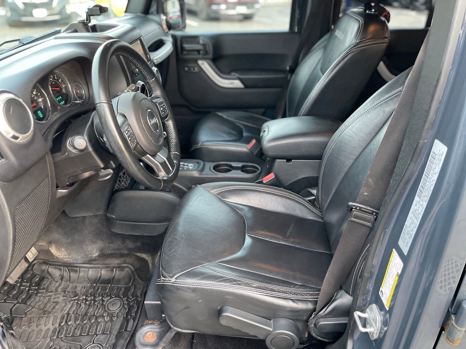 Used 2017 Jeep Wrangler Unlimited Sahara w/ Connectivity Group image 8