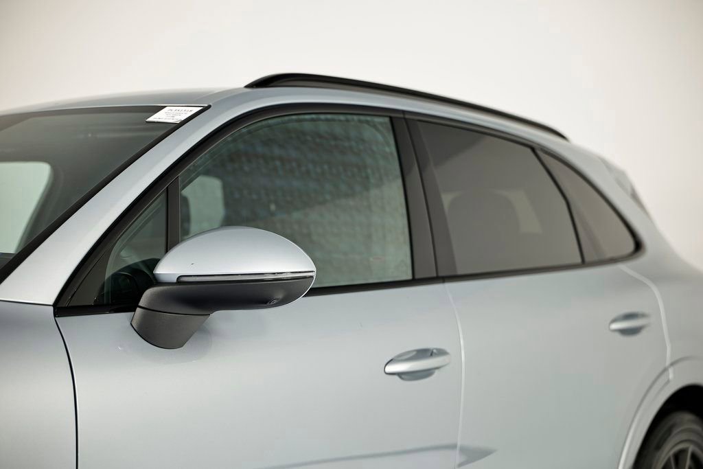 Certified 2025 Porsche Cayenne AWD/4WD image 12