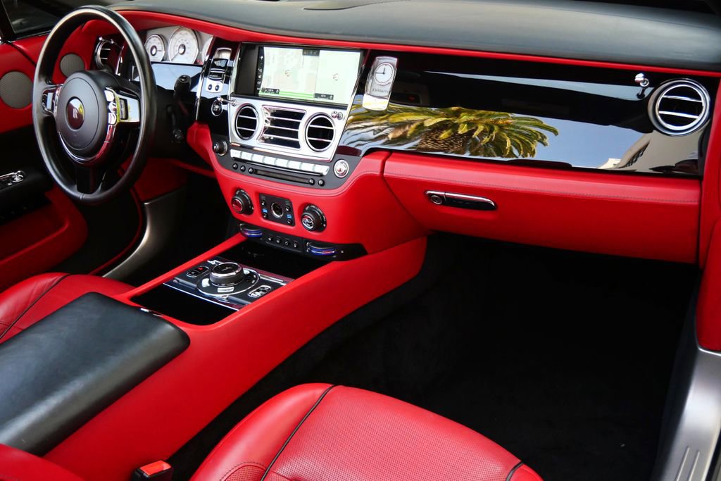 Used 2018 Rolls-Royce Dawn RWD image 13