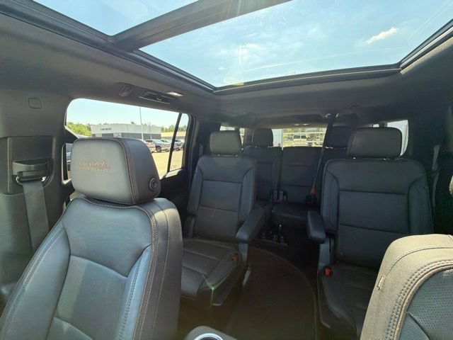 Used 2022 Chevrolet Suburban High Country AWD/4WD image 23