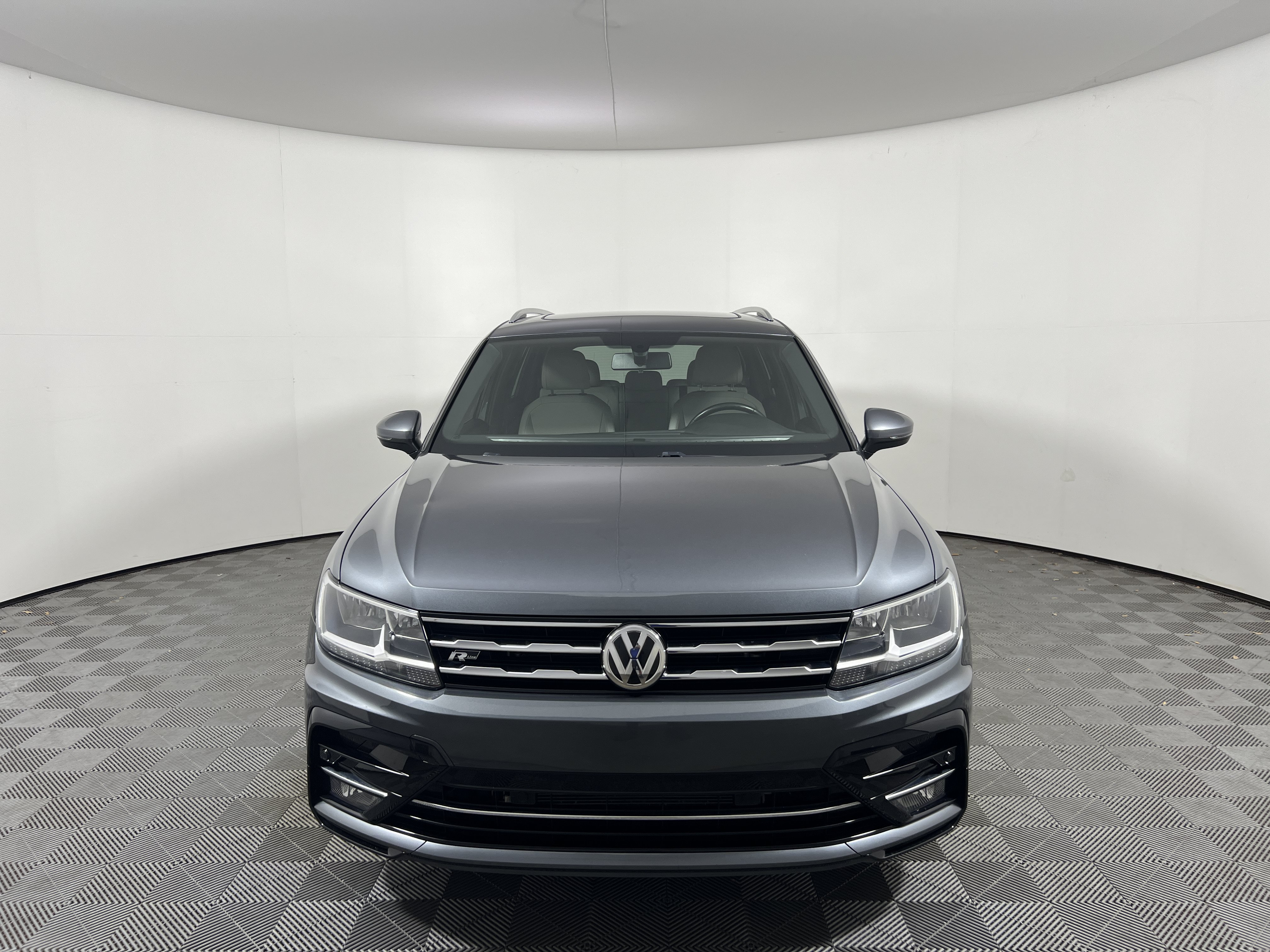 Used 2018 Volkswagen Tiguan SEL w/ R-Line Package FWD image 8