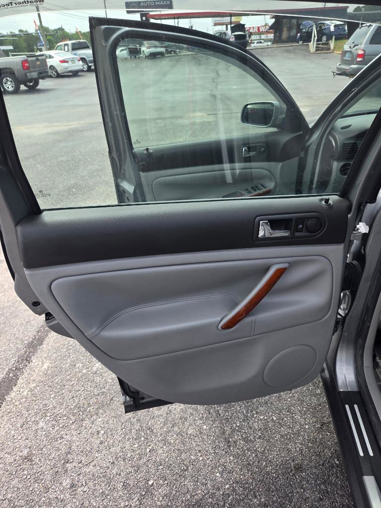 Used 2003 Volkswagen Passat GLX image 10