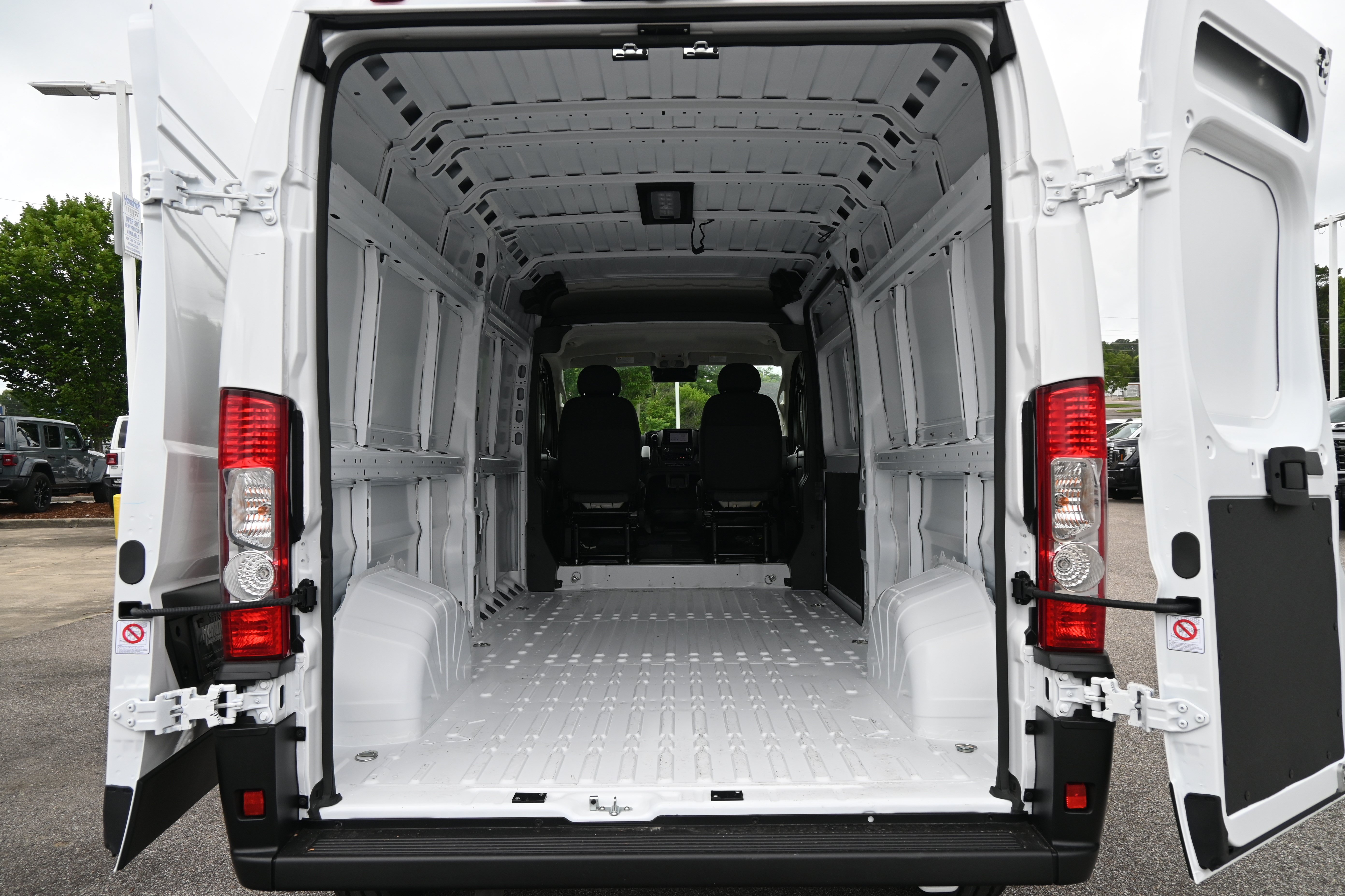 New 2026 RAM ProMaster 2500 w/ Convenience Group FWD image 29