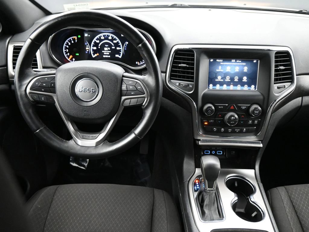 Used 2018 Jeep Grand Cherokee Laredo AWD/4WD image 4