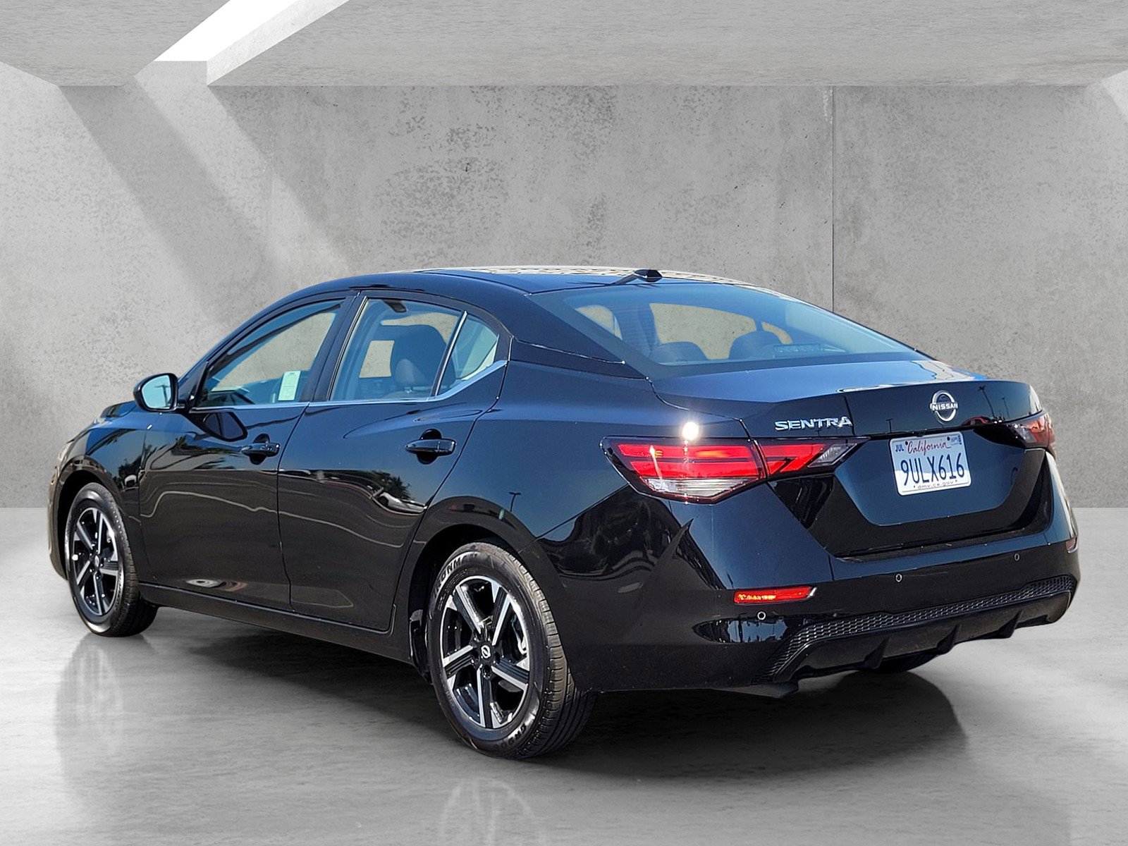 Used 2025 Nissan Sentra SV image 6