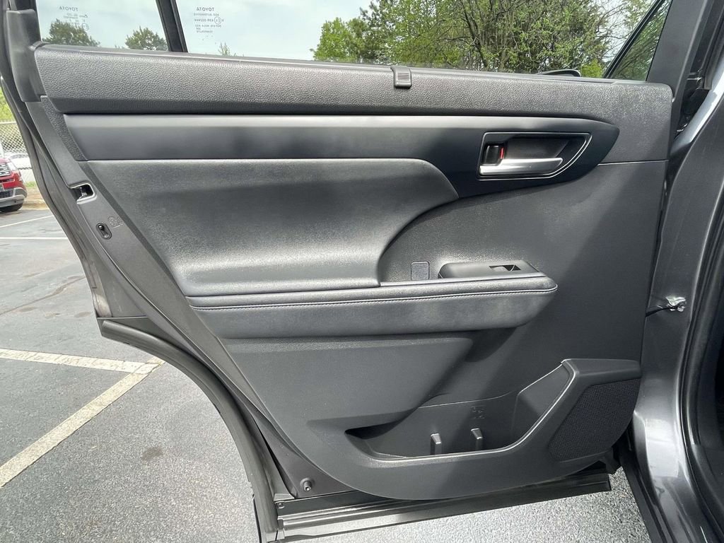 Used 2023 Toyota Highlander XLE image 21