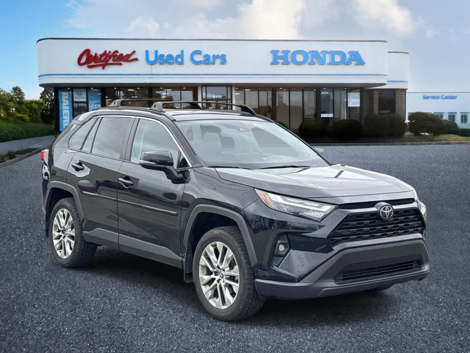 Used 2024 Toyota RAV4 XLE Premium w/ Weather Package AWD/4WD image 7