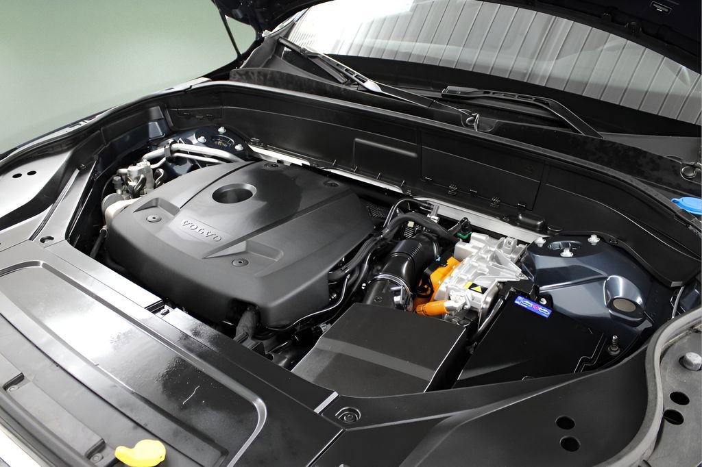 Certified 2024 Volvo XC90 T8 Plus w/ Protection Package image 38