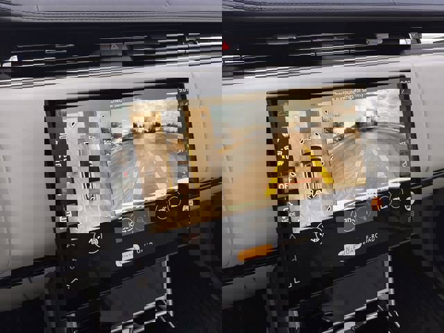 Used 2025 Land Rover Range Rover Long Wheelbase Autobiography image 16