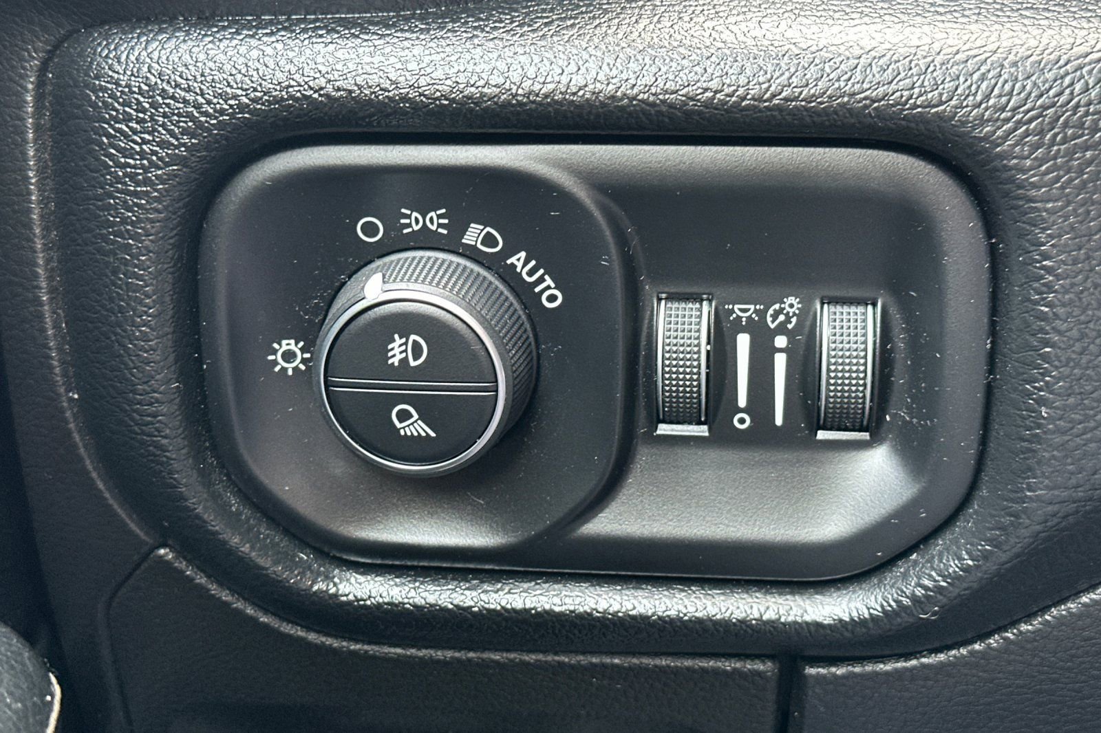 Used 2019 RAM 1500 Laramie RWD image 34