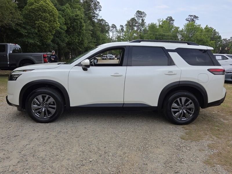 Used 2024 Nissan Pathfinder SV FWD image 5