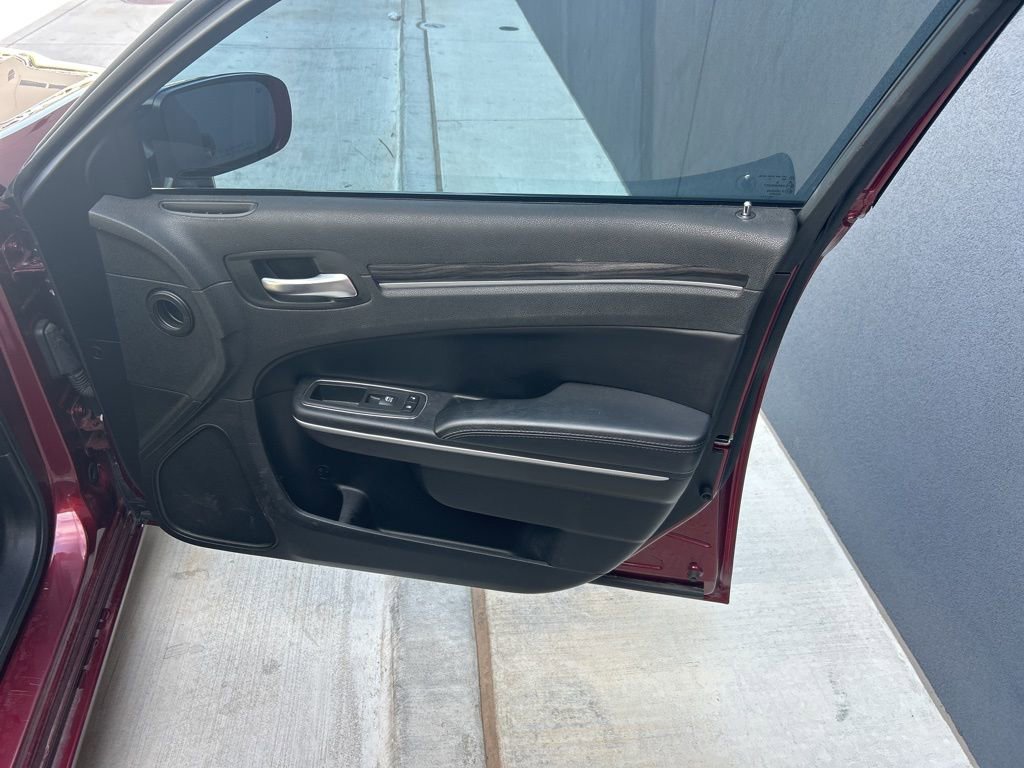 Used 2019 Chrysler 300 Touring w/ Sport Appearance Package image 15