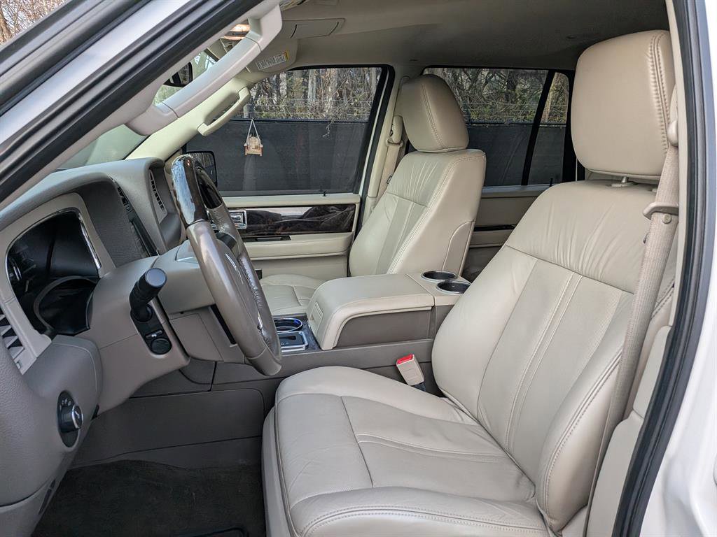 Used 2016 Lincoln Navigator Select image 29