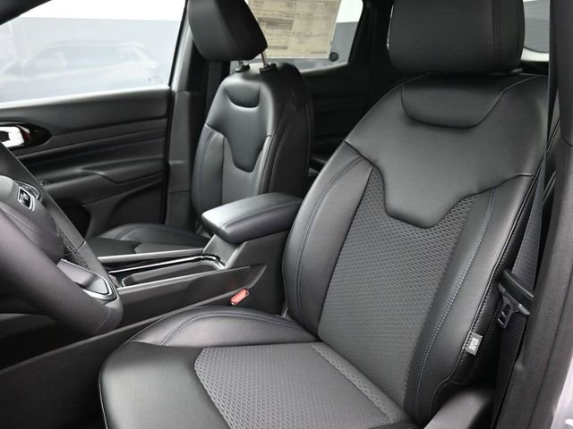 New 2026 Jeep Compass Latitude image 13