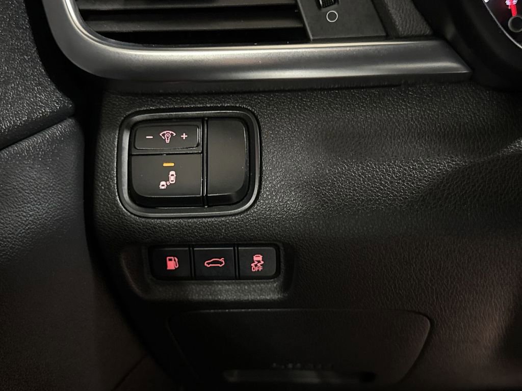 Used 2018 Kia Optima EX image 18