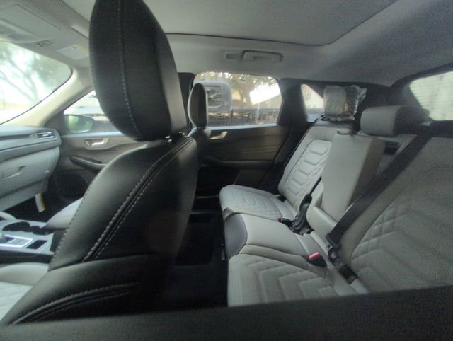 New 2024 Ford Escape SE w/ PHEV Premium Package image 7