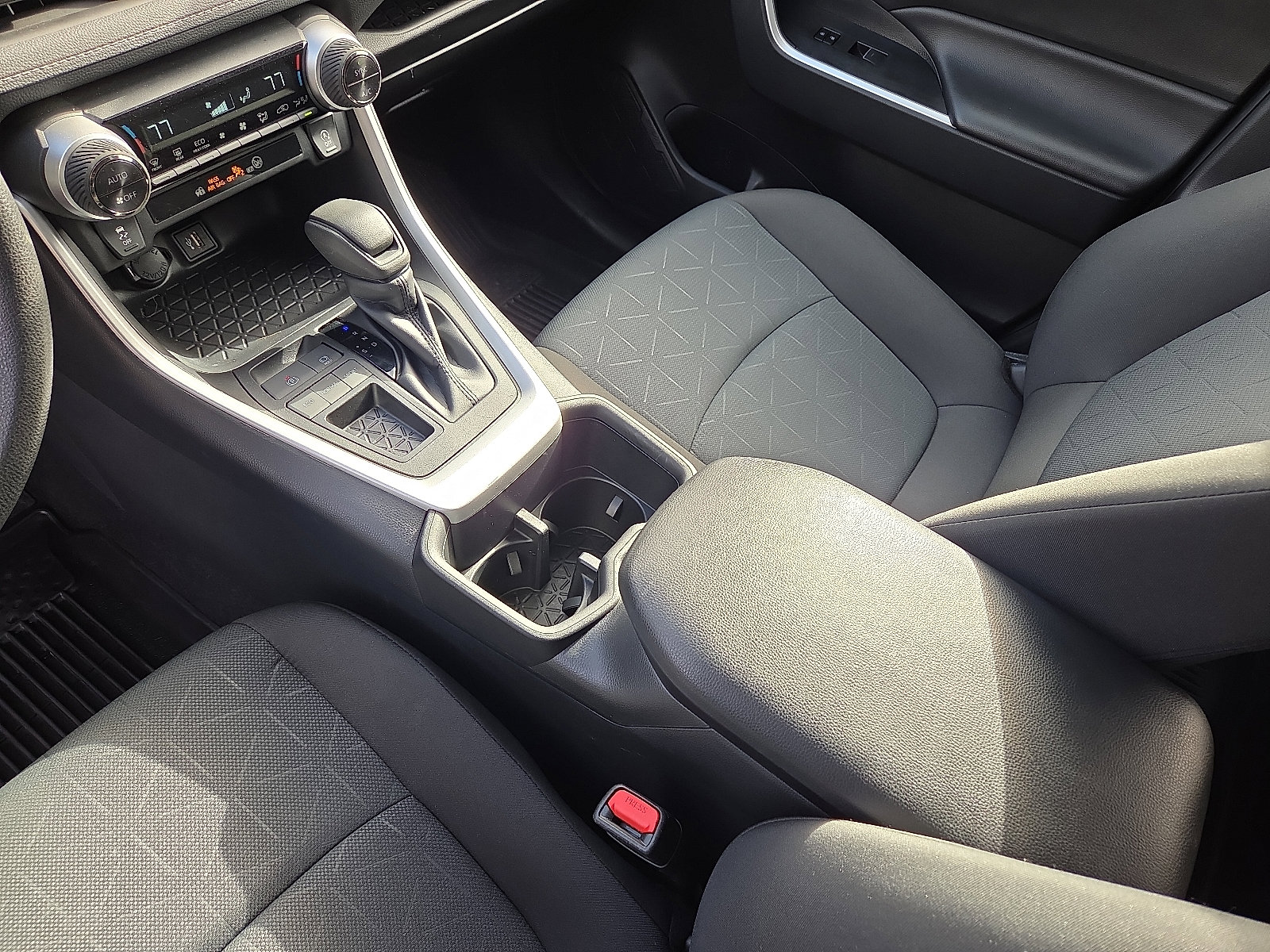 Used 2024 Toyota RAV4 XLE image 25