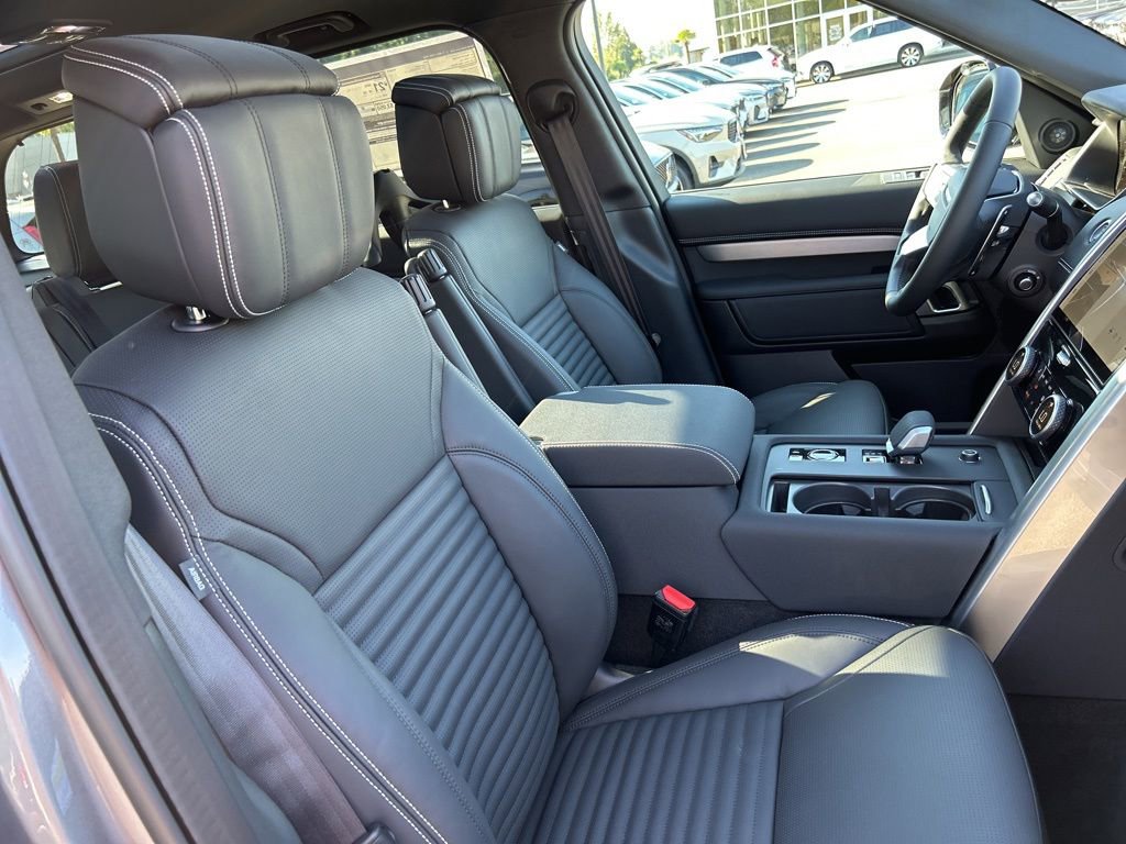 New 2025 Land Rover Discovery Dynamic SE image 21