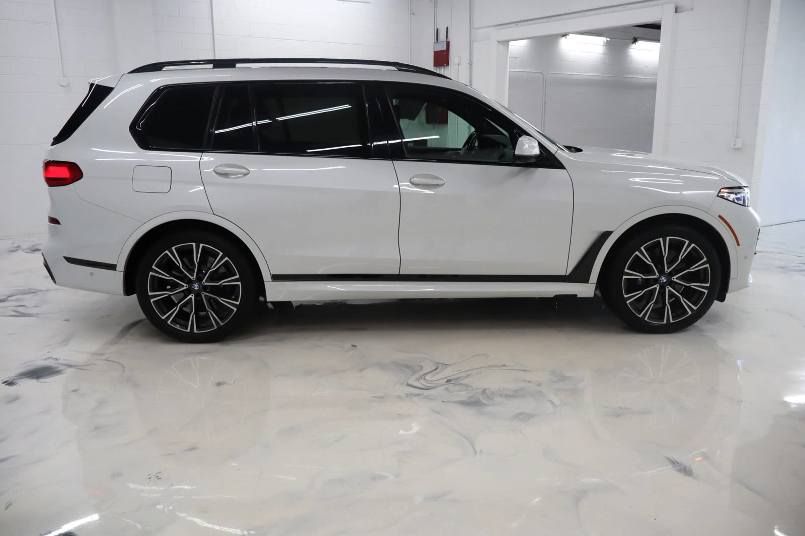 Used 2020 BMW X7 M50i AWD/4WD image 11
