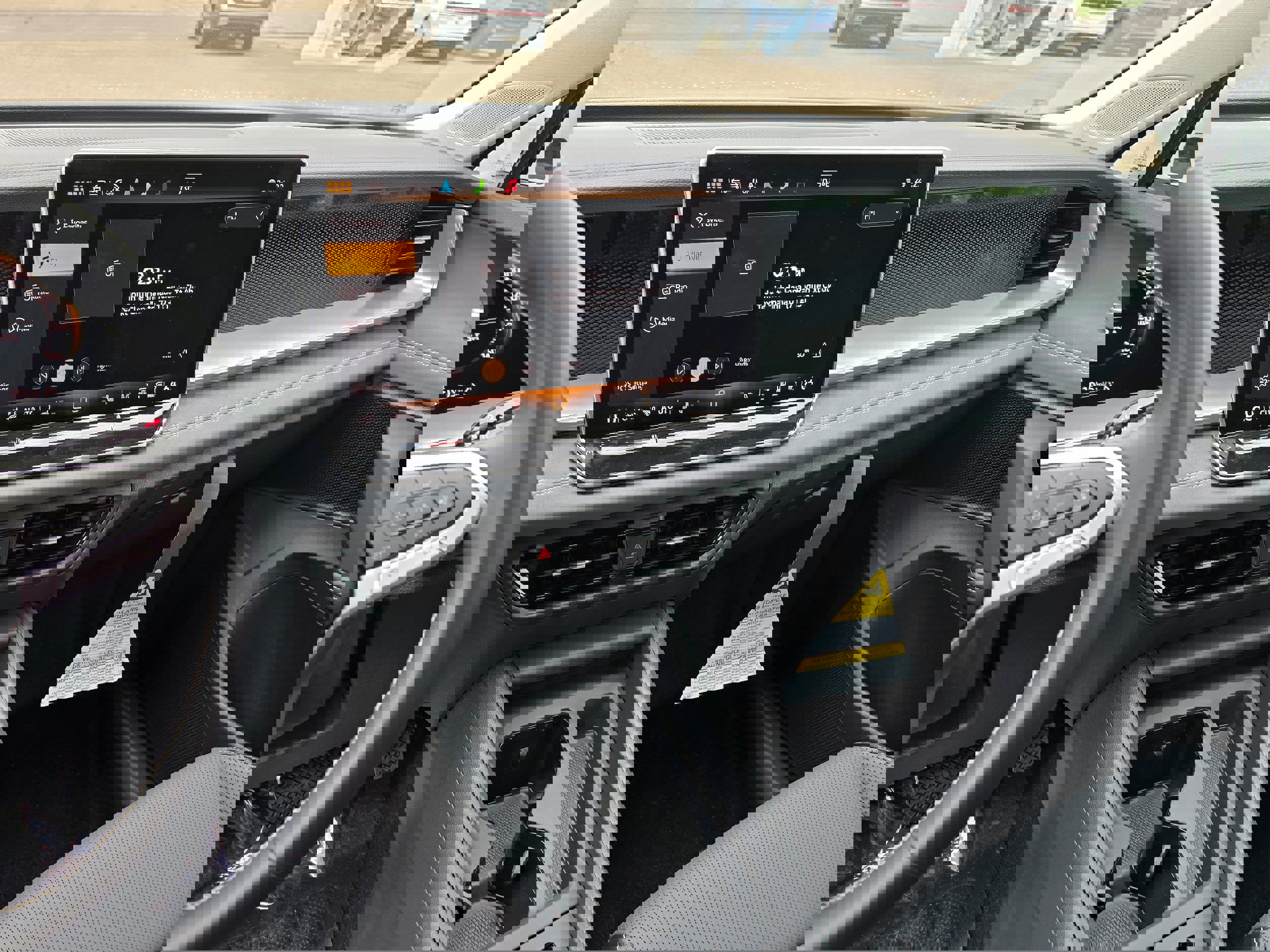 New 2025 Volkswagen Tiguan SE image 16