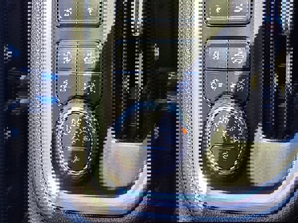 Used 2020 Chevrolet Silverado 2500 LTZ w/ LTZ Premium Package image 51