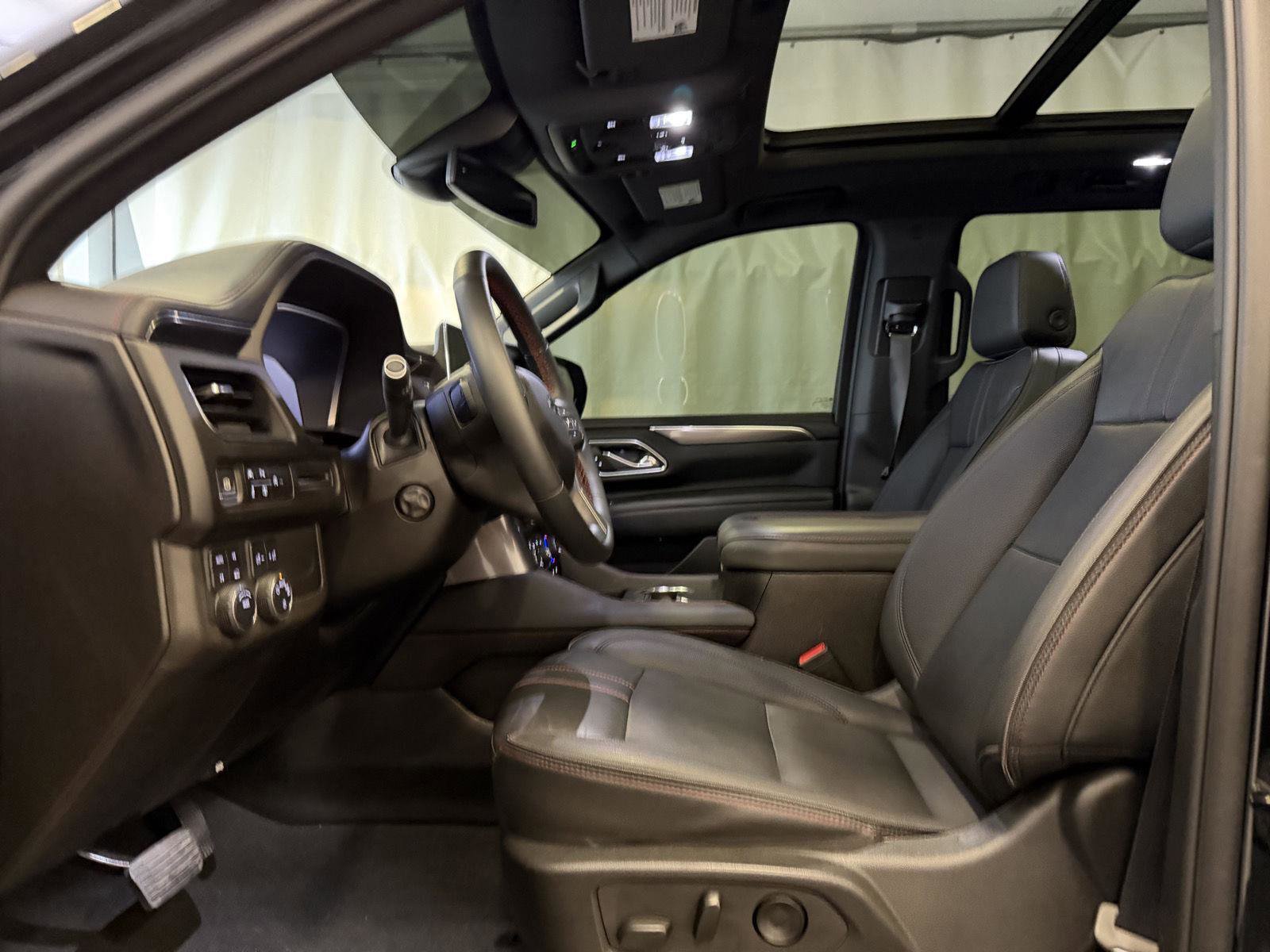 Used 2024 Chevrolet Suburban RST w/ Luxury Package image 5