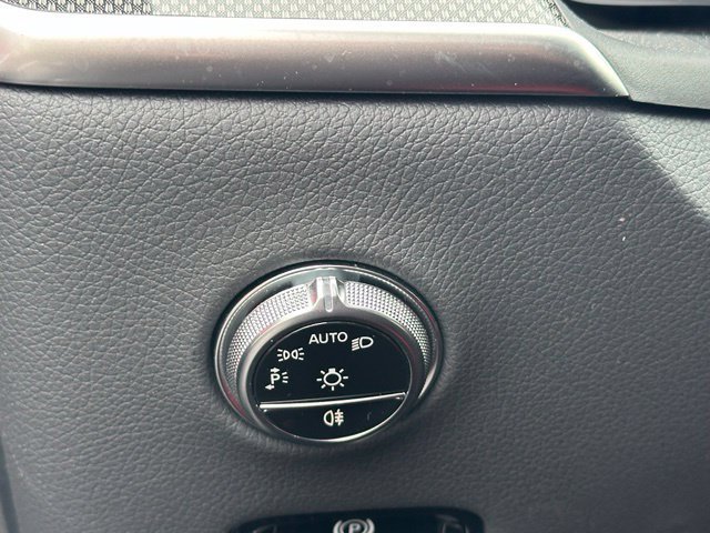 Used 2024 Mercedes-Benz GLC 300 4MATIC image 25