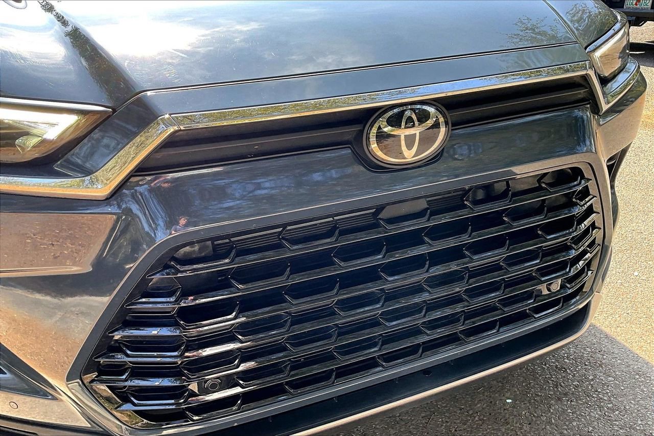 Used 2024 Toyota Grand Highlander Limited image 30