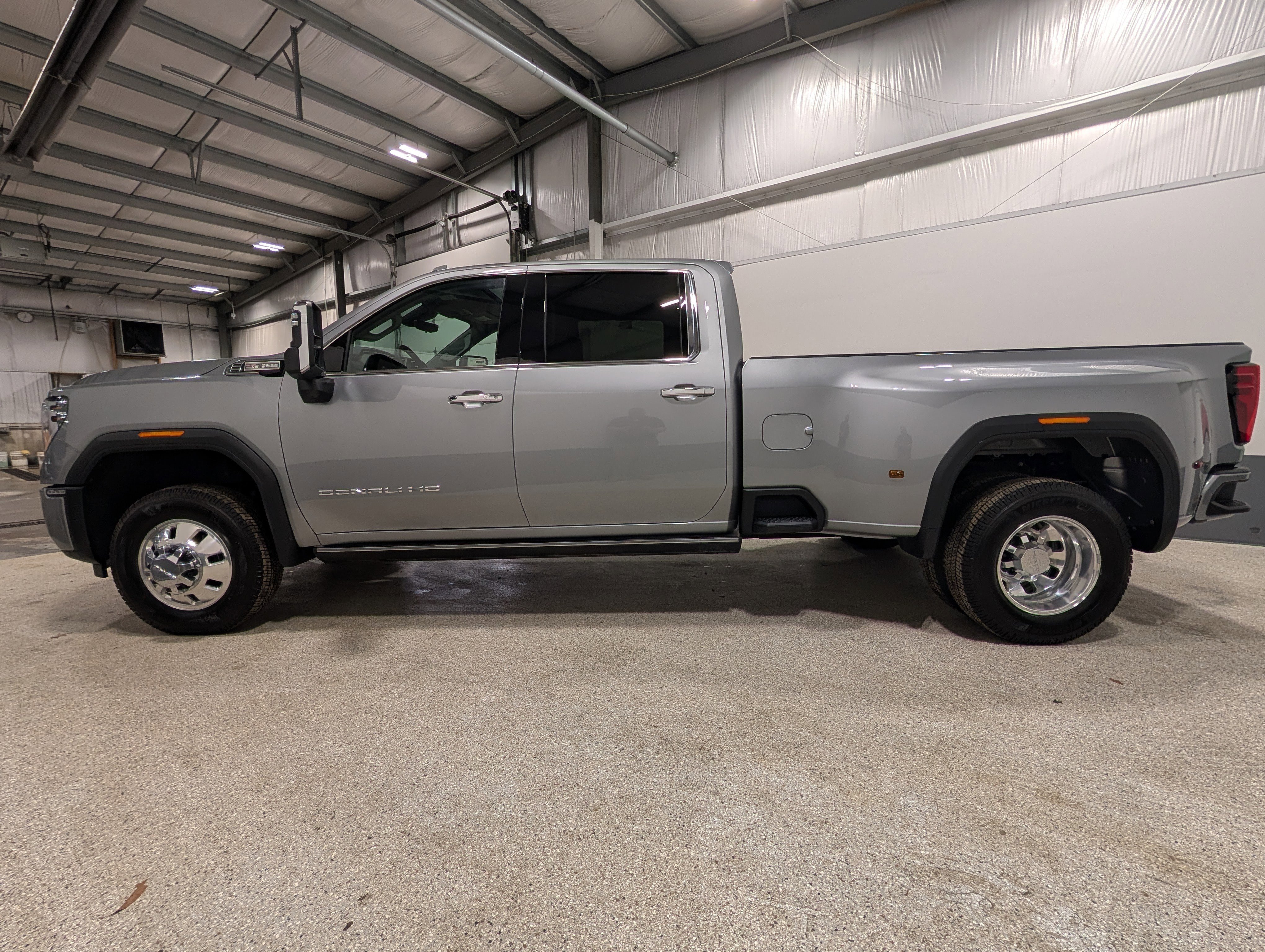 Used 2026 GMC Sierra 3500 Denali w/ Denali Reserve Package image 5