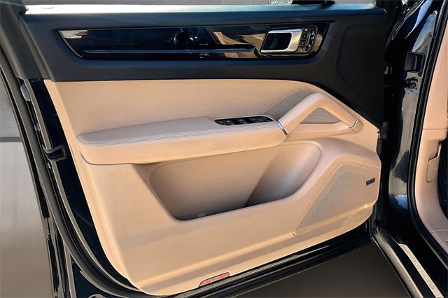 Used 2021 Porsche Cayenne S image 18