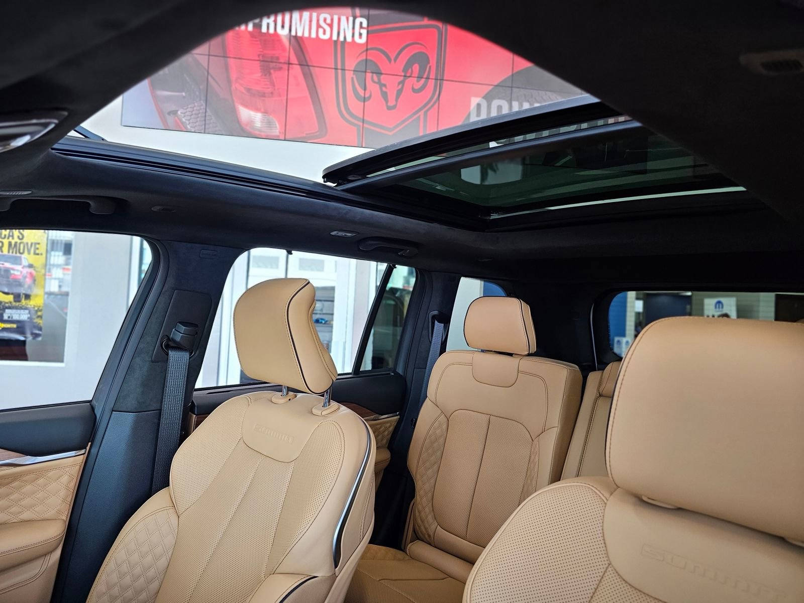 New 2026 Jeep Grand Cherokee Summit image 23