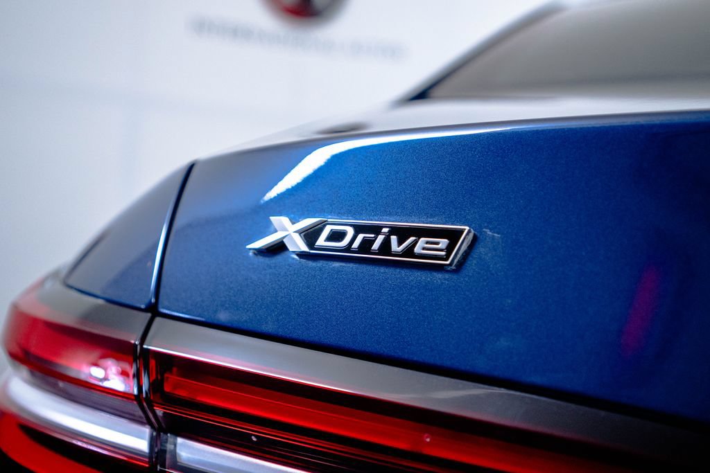 Used 2025 BMW 540i xDrive AWD/4WD image 12