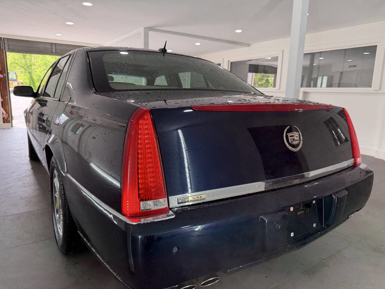 Used 2007 Cadillac DTS Luxury I w/ Trunk Convenience Package FWD image 5