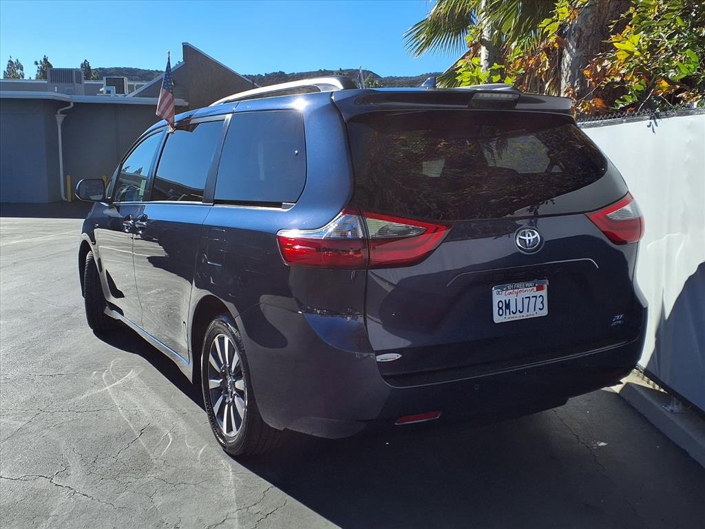 Certified 2020 Toyota Sienna XLE image 5