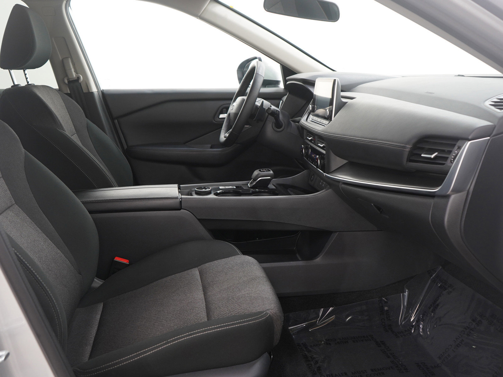 Used 2025 Nissan Rogue SV image 11