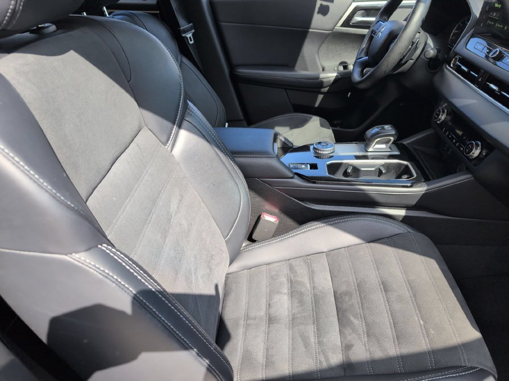Used 2025 Mitsubishi Outlander SE FWD image 31