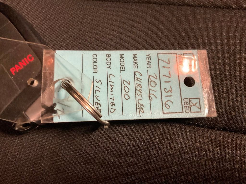 Used 2016 Chrysler 200 Limited image 29