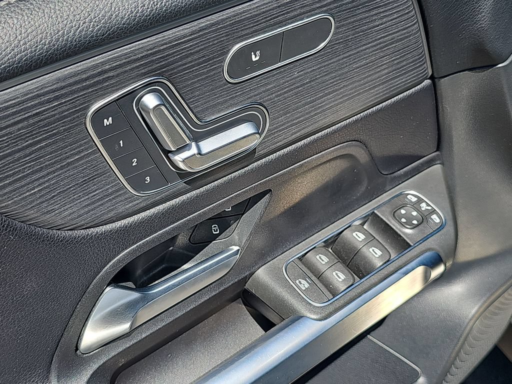 Used 2023 Mercedes-Benz GLB 250 4MATIC image 18
