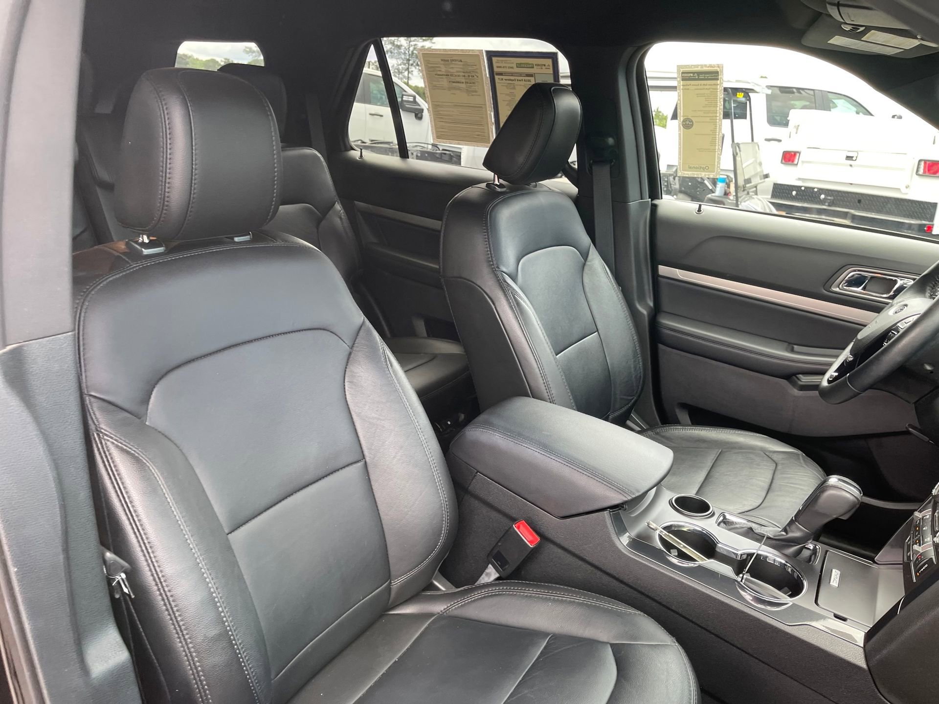Used 2018 Ford Explorer XLT w/ Equipment Group 202A FWD image 27