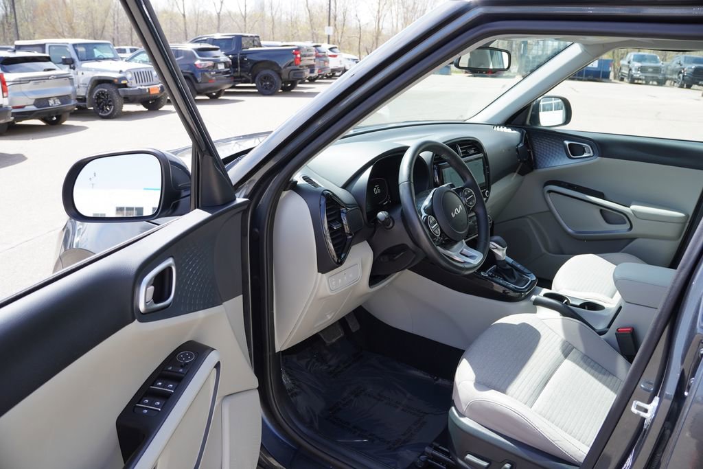 Certified 2023 Kia Soul EX FWD image 14