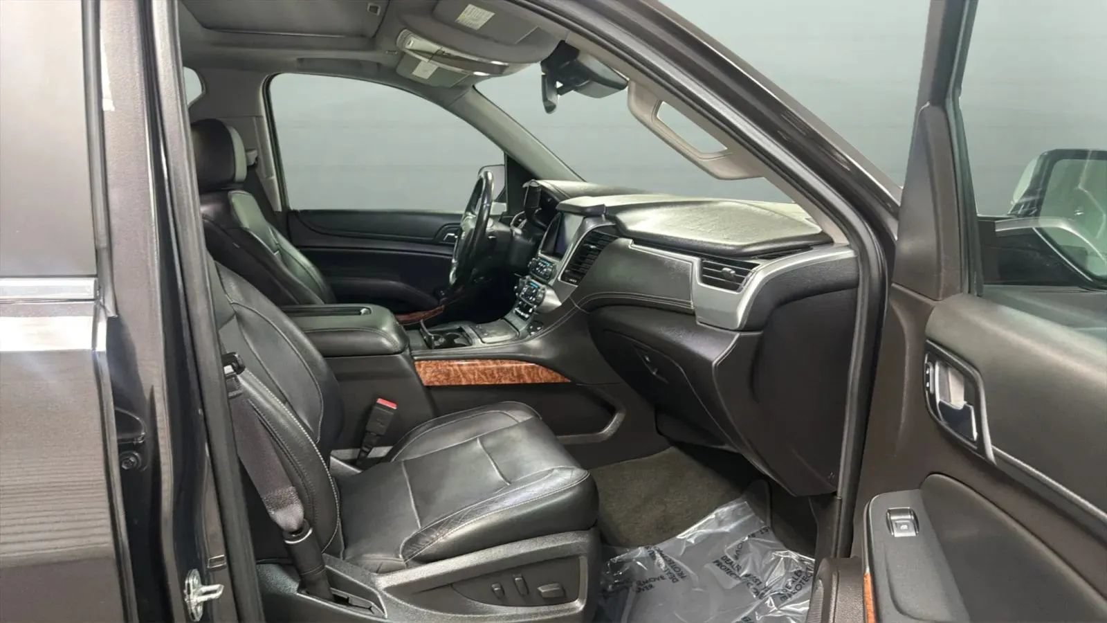 Used 2017 Chevrolet Suburban Premier RWD image 22