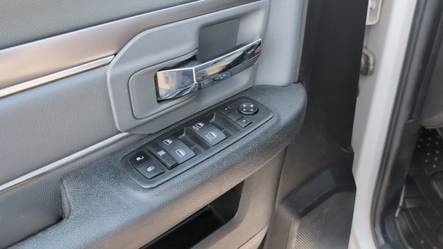 Used 2021 RAM 1500 Classic SLT AWD/4WD image 10
