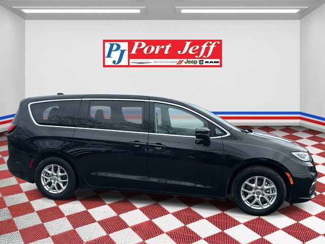 Certified 2023 Chrysler Pacifica Touring-L FWD image 3