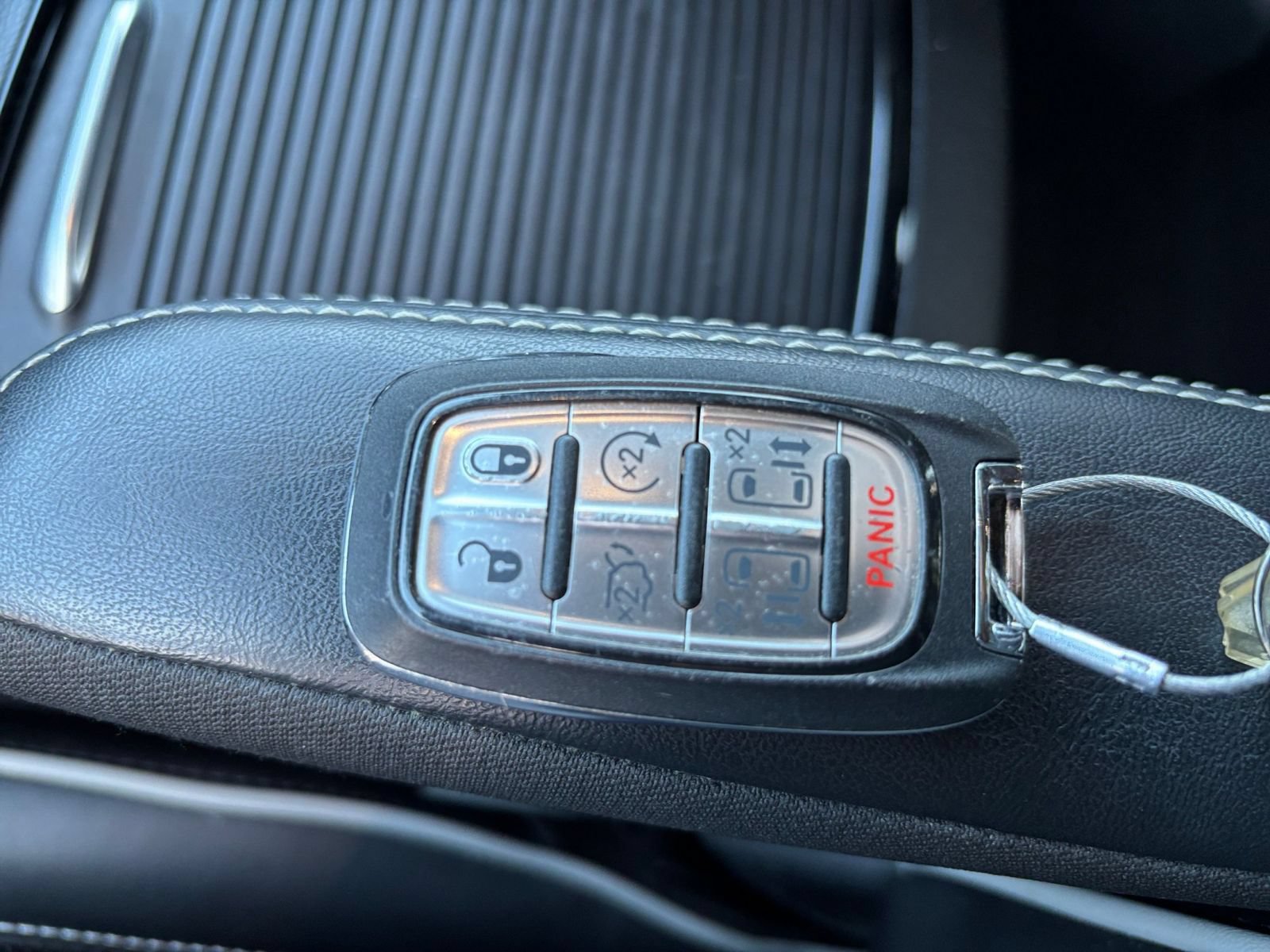 Used 2025 Chrysler Pacifica Limited FWD image 26