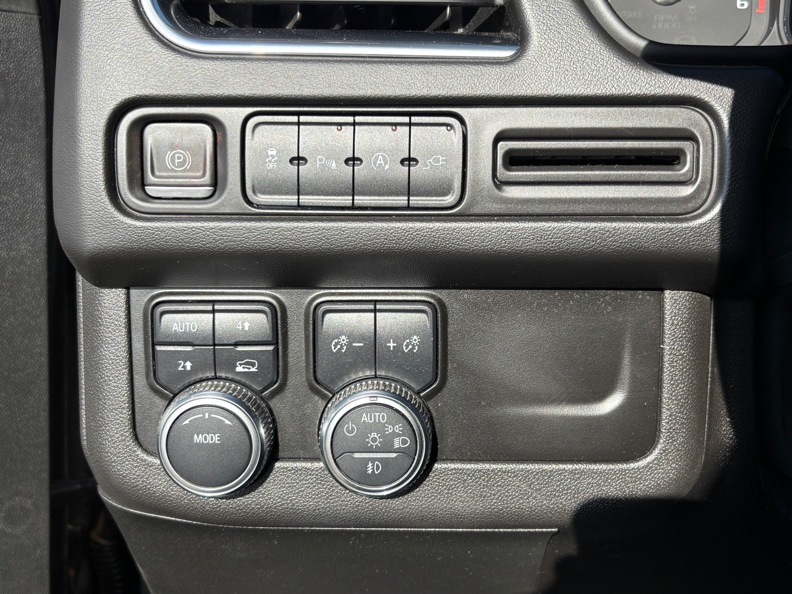 Used 2021 GMC Yukon SLE AWD/4WD image 24