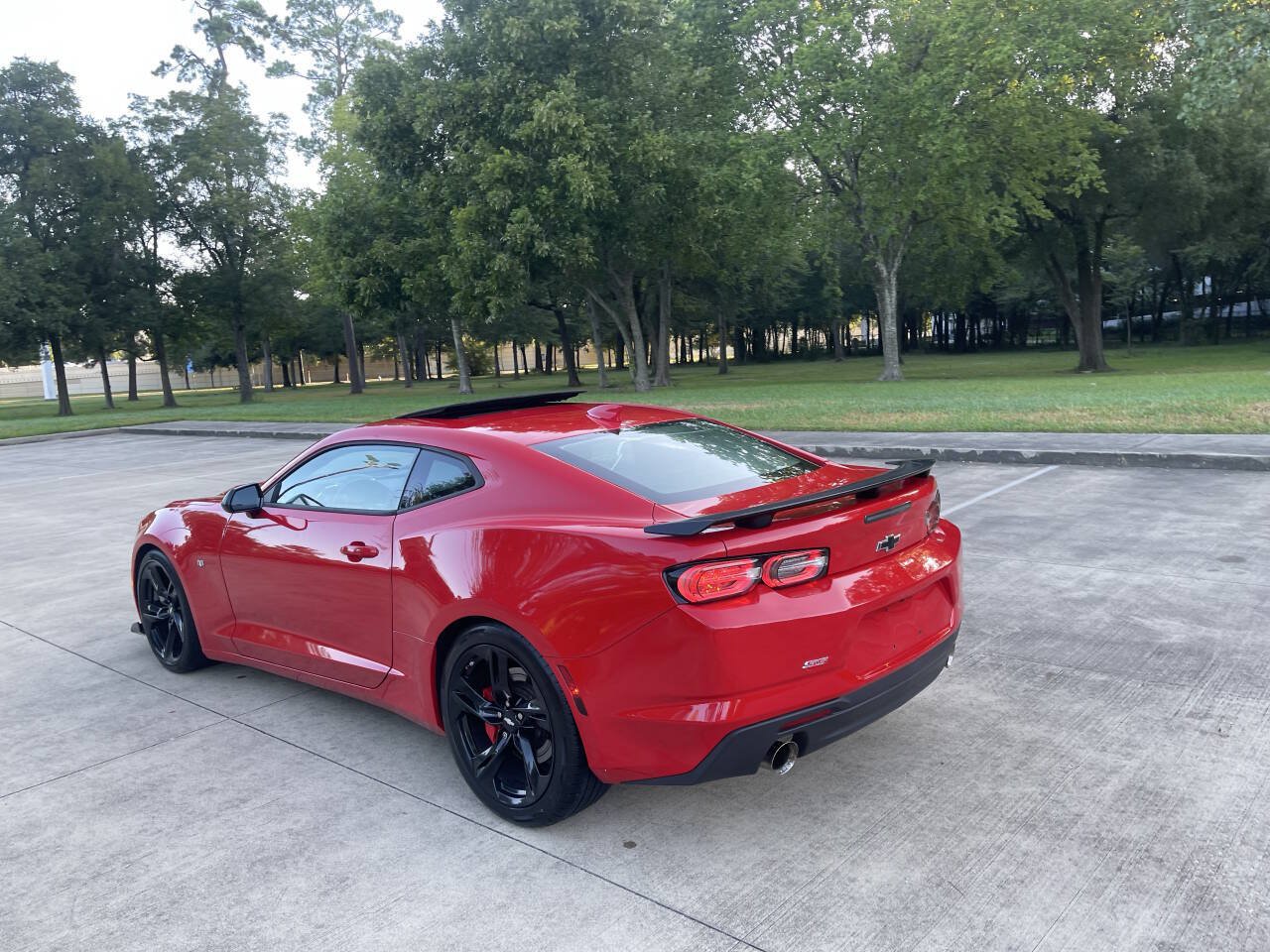 Used 2019 Chevrolet Camaro SS w/ Black Appearance Package RWD image 8