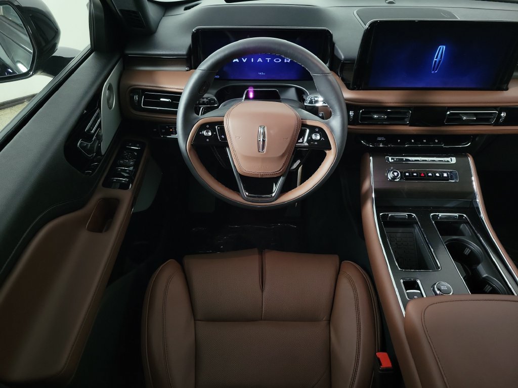 New 2027 Lincoln Aviator Reserve w/ Luxury Package RWD image 10