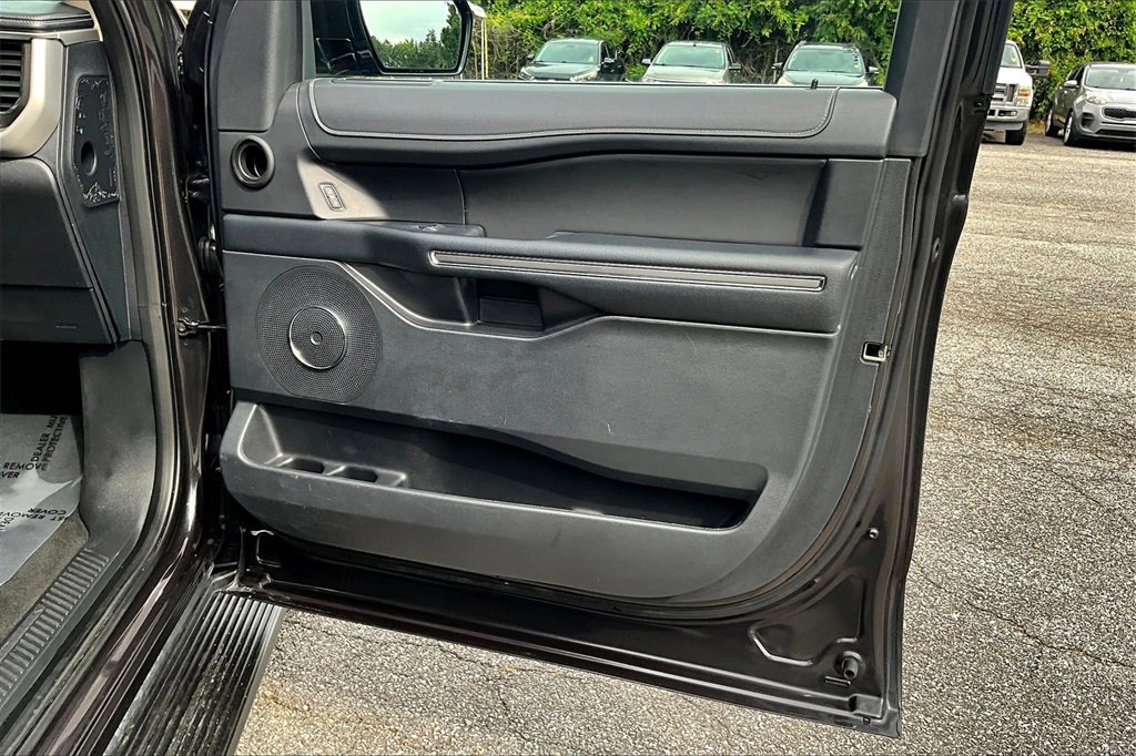 Used 2024 Ford Expedition XLT image 27
