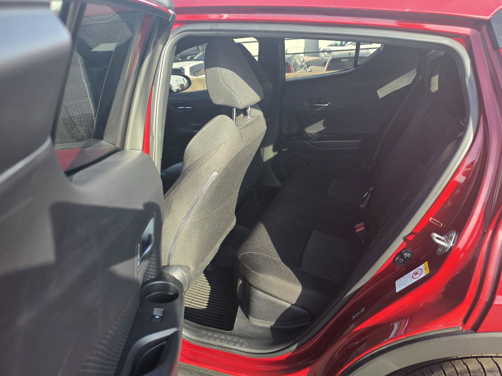 Used 2018 Toyota C-HR XLE FWD image 9